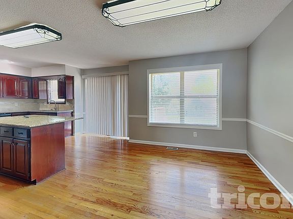 4th image of 1213 SW Pacific Dr