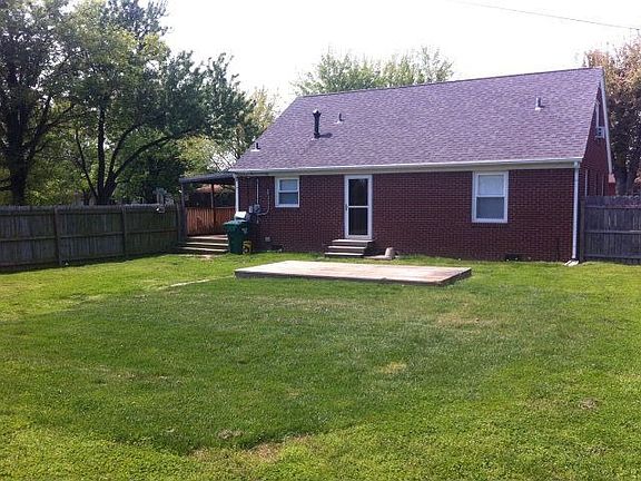 5th image of 733 Christopher Greenup Dr