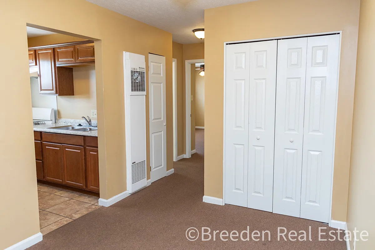 116-01: Maple Hall Apartments - 302 A — Photo 4