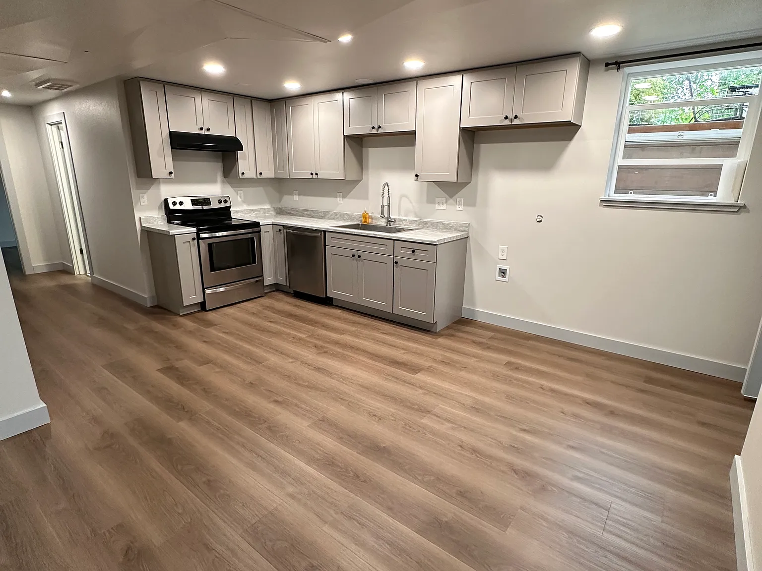 3 bed, 1146 sqft, $2,050 — Photo 3