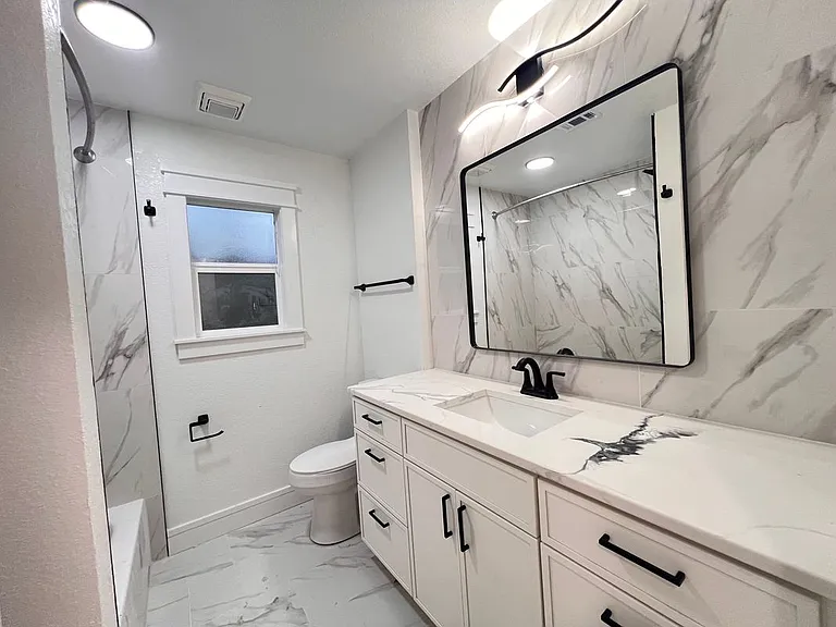 20156 Russell Dr — Photo 2