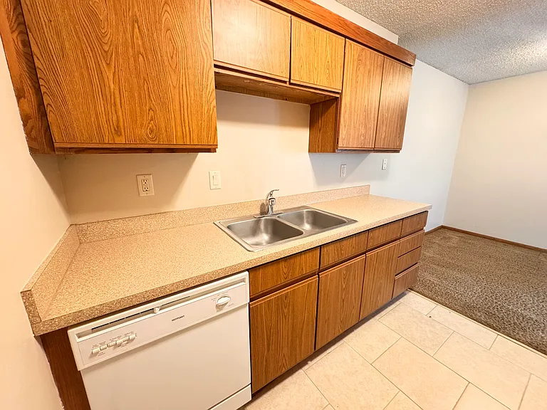 5120 Emerald Dr #17 — Photo 6