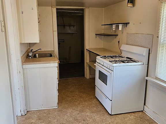 3rd image of 629 W 11th St #9DEECBA80