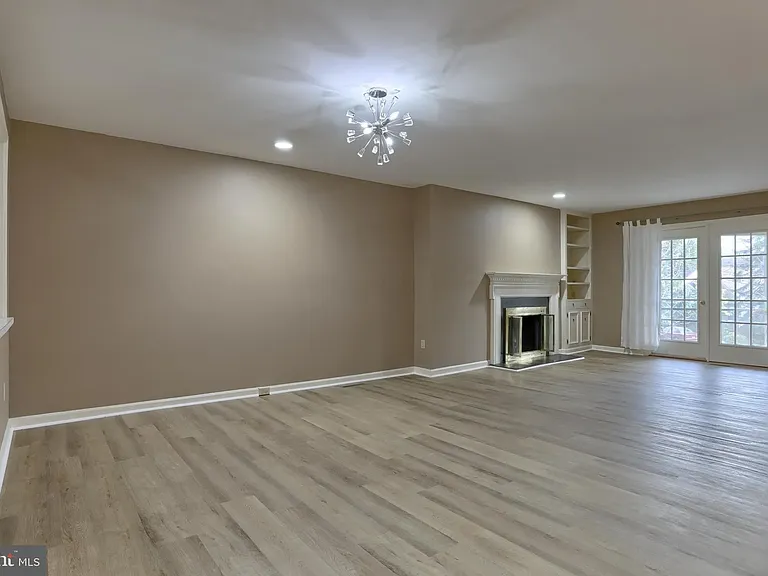 1127 Wicklow Ct — Photo 35