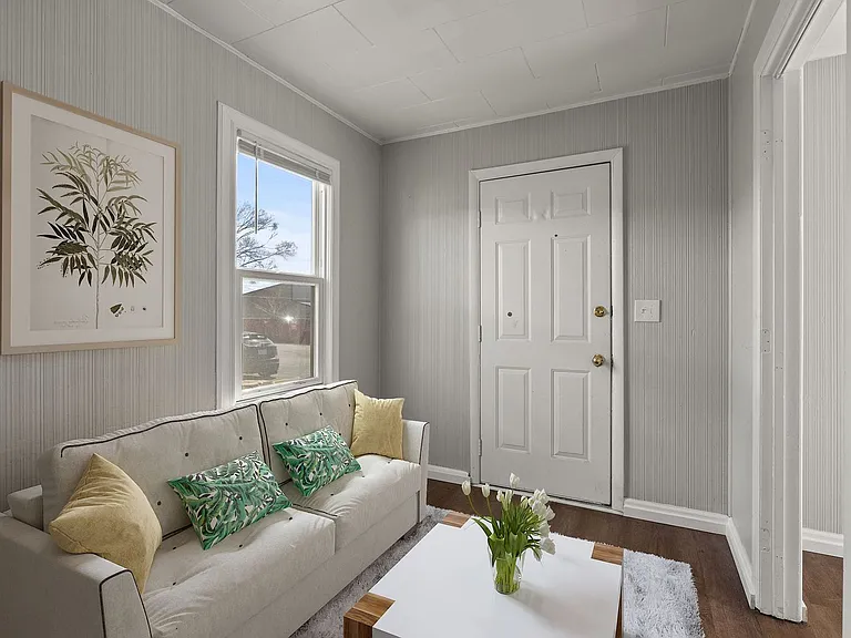4210 N Avalon Rd — Photo 1