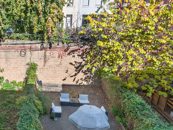 289 Putnam Avenue image 9 of 14