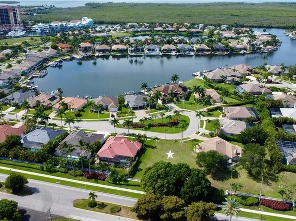 1907 Lagoon Ln, Cape Coral, FL 33914