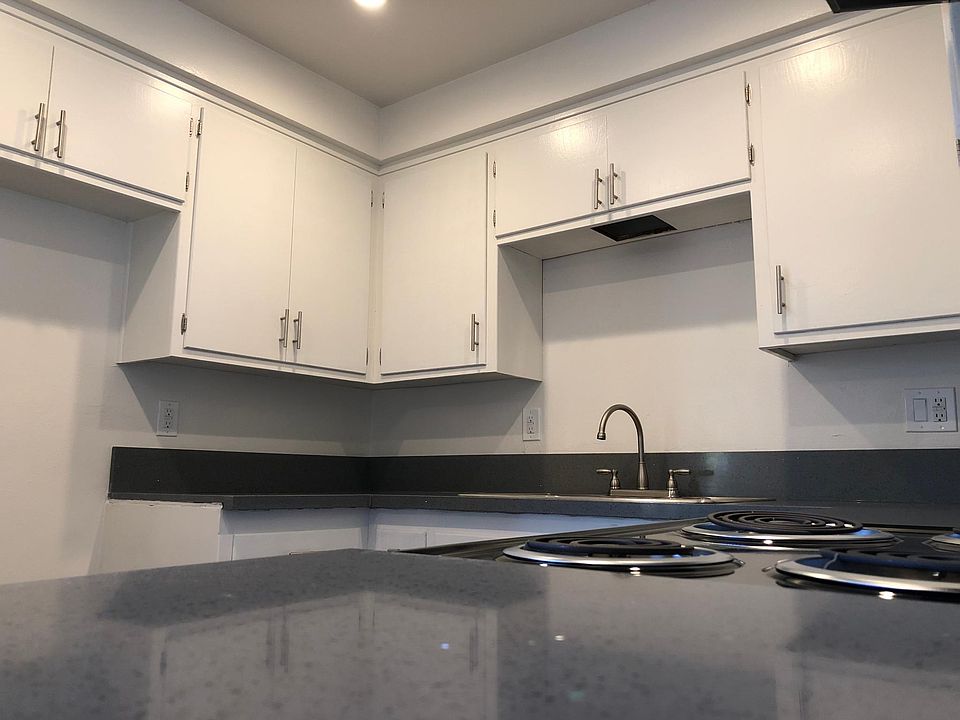 1st image of 6252 Comstock Ave #17