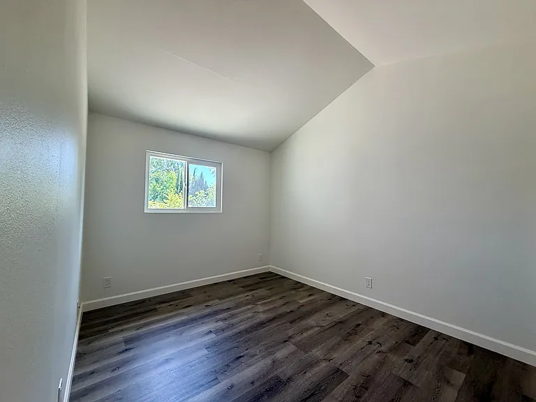 1582 Gordon St — Photo 3