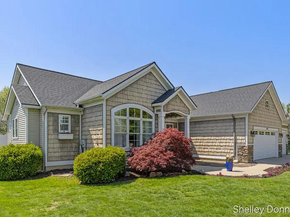 1119 Mid Bluff Dr, Zeeland, MI 49464