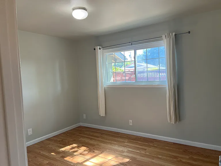 1598 Marietta Dr — Photo 16