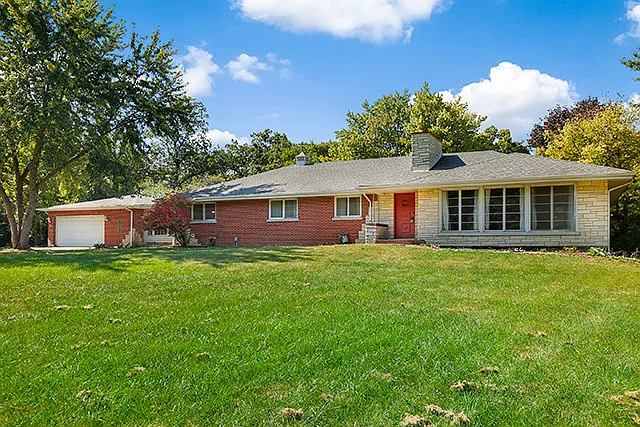 140 N Rainbow Rd photo 1