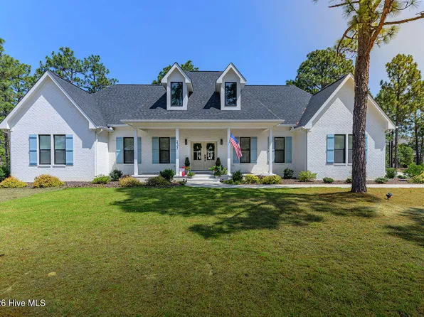 237 Carriage Park Dr, West End, NC 27376