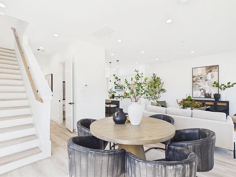 2421 Harrington St — Photo 18