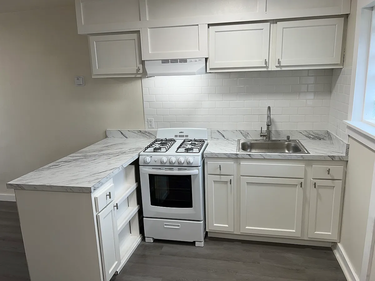 Building Photo - 49 Hill St #3
