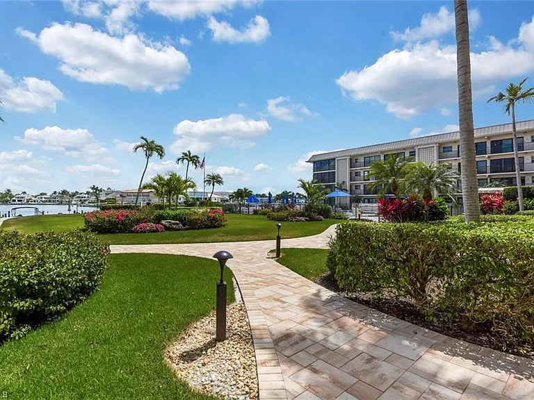 3200 Gulf Shore Blvd N #105 — Photo 27