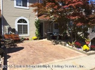 61 Francesca Ln, Staten Island, NY 10303
