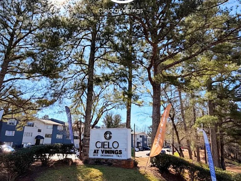 Premium Living at Cielo at Vinings - Pool, Gym & More! — Photo 12