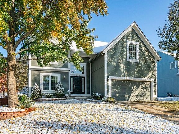 Welcome Home! Popular Brittany Forest Neighborhood!