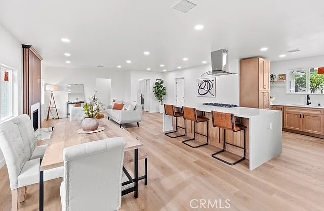 1421 E Norwood Pl — Photo 10