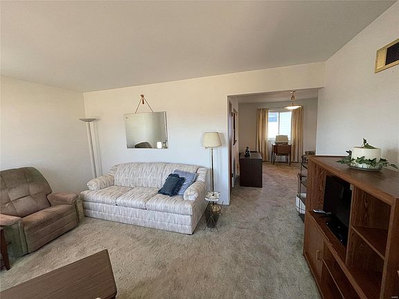 2nd image of 2785 Robert Dr
