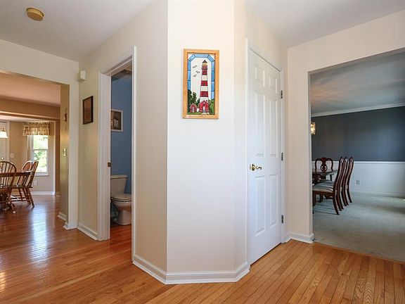 4th image of 6739 Stillington Dr