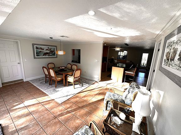 5th image of 1129 Riviera St