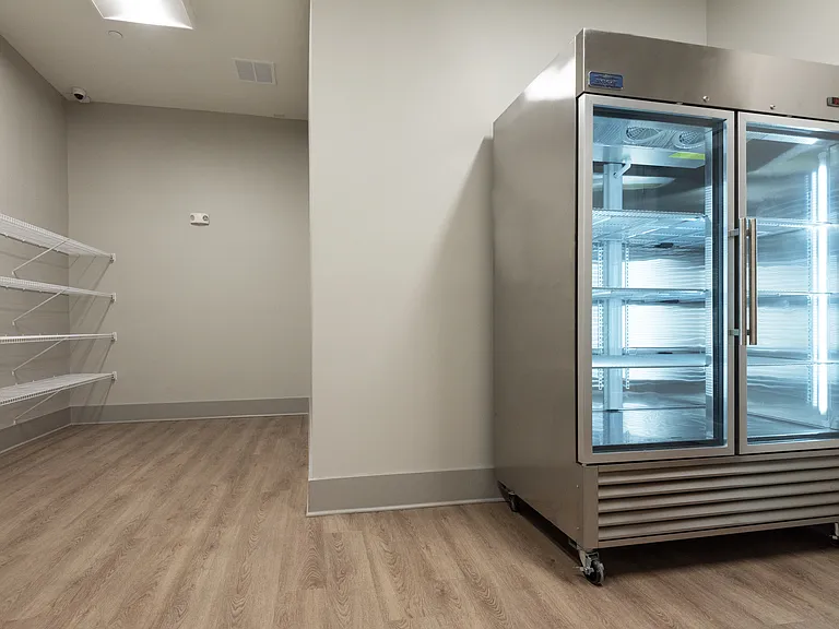 24/7 Package Locker And Refrigeration