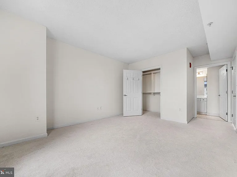 2726 Gallows Rd #619 — Photo 12