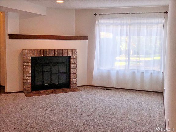 5th image of 815 NW Huckle Dr Unit C