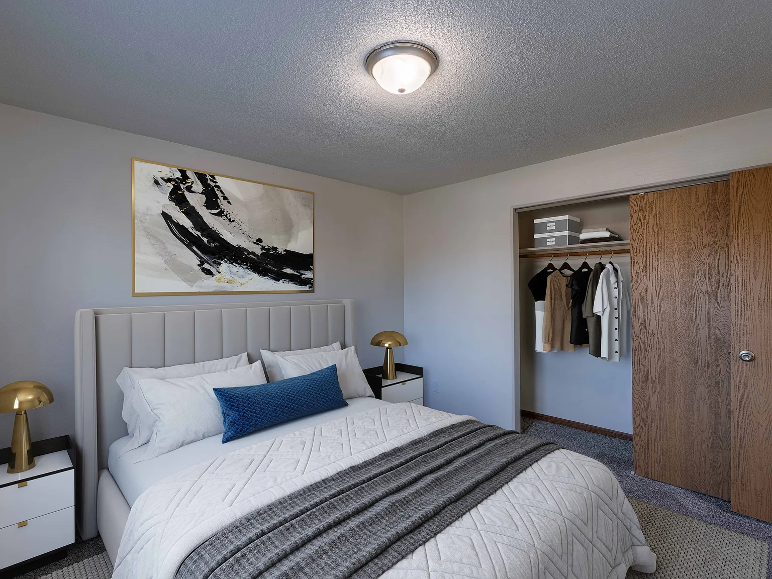 North Manor — Photo 2