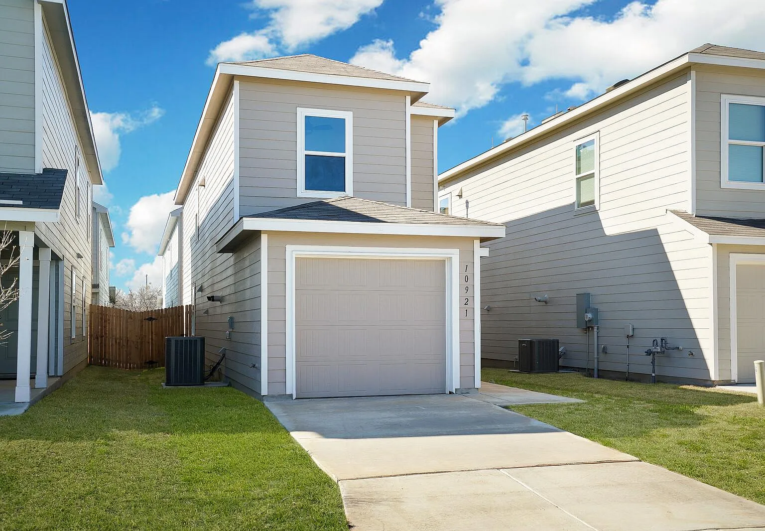 3 bed, 2.5 bath, 1360 sqft, $1,500 — Photo 1