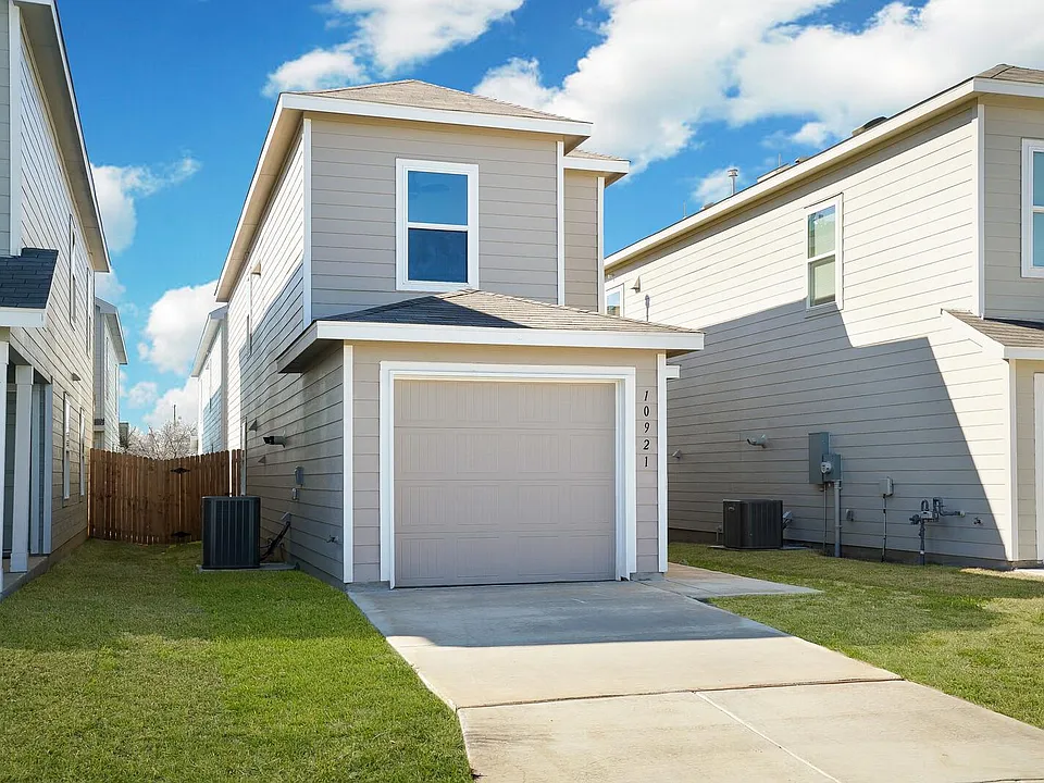 10921 Presa Way