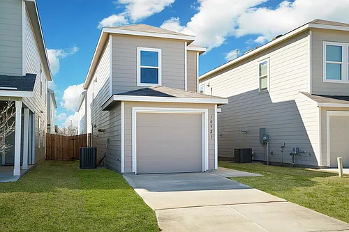 10921 Presa Way Photo 1