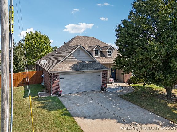 3rd image of 15219 E 90th Ct N