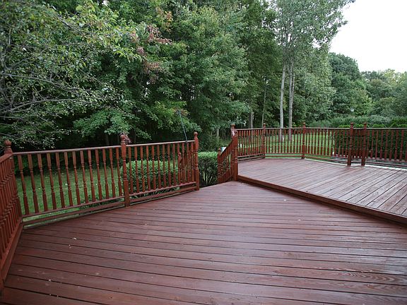 5th image of 39418 Dorchester Cir