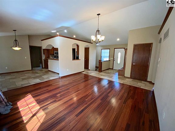 5th image of 813 W 31st Ave