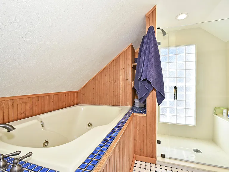 55 Waltham Ave — Photo 16