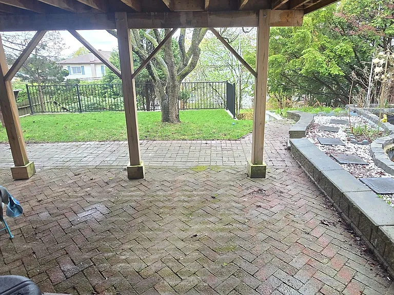 106 Springdale Cres #LOWER LEVEL — Photo 10