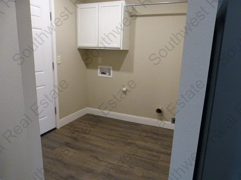 1305 Mission Dr. — Photo 9