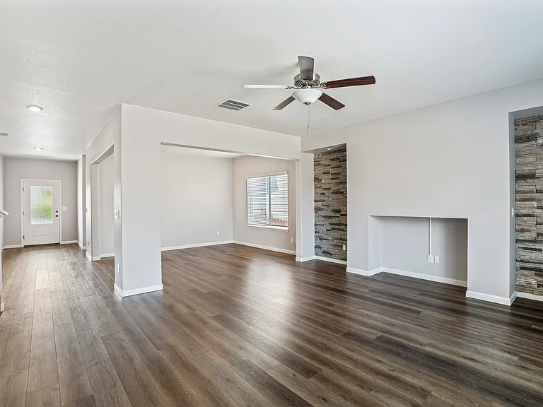 2141 Kerry St — Photo 8