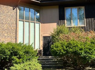 525 Stablewood Ln, Lake Forest, IL 60045