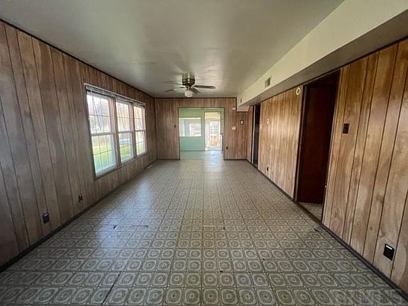 3rd image of 2107 Lakeshore Dr