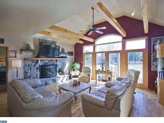 4th image of 2 Cheryl Ln