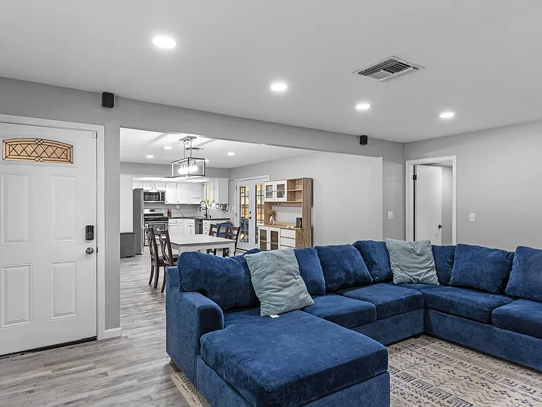 208 S Greenlawn St — Photo 9