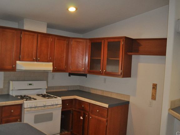 4th image of 33612 Beverly Dr