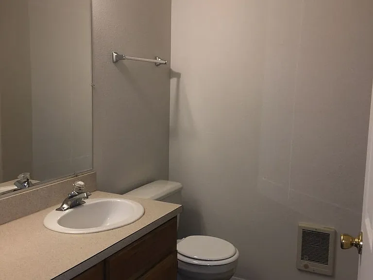 2053 SW Timber Ave — Photo 10