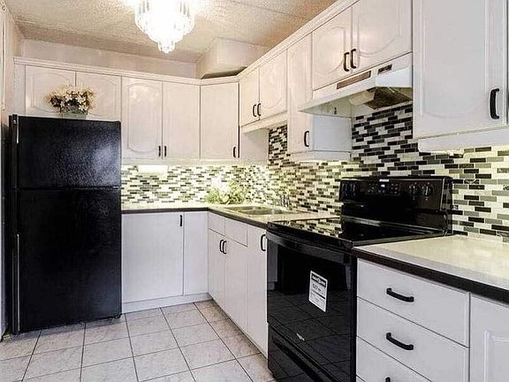 3rd image of 180 Mississauga Valley Blvd #1