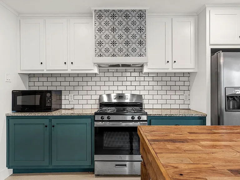 2704 Herring Ave — Photo 10