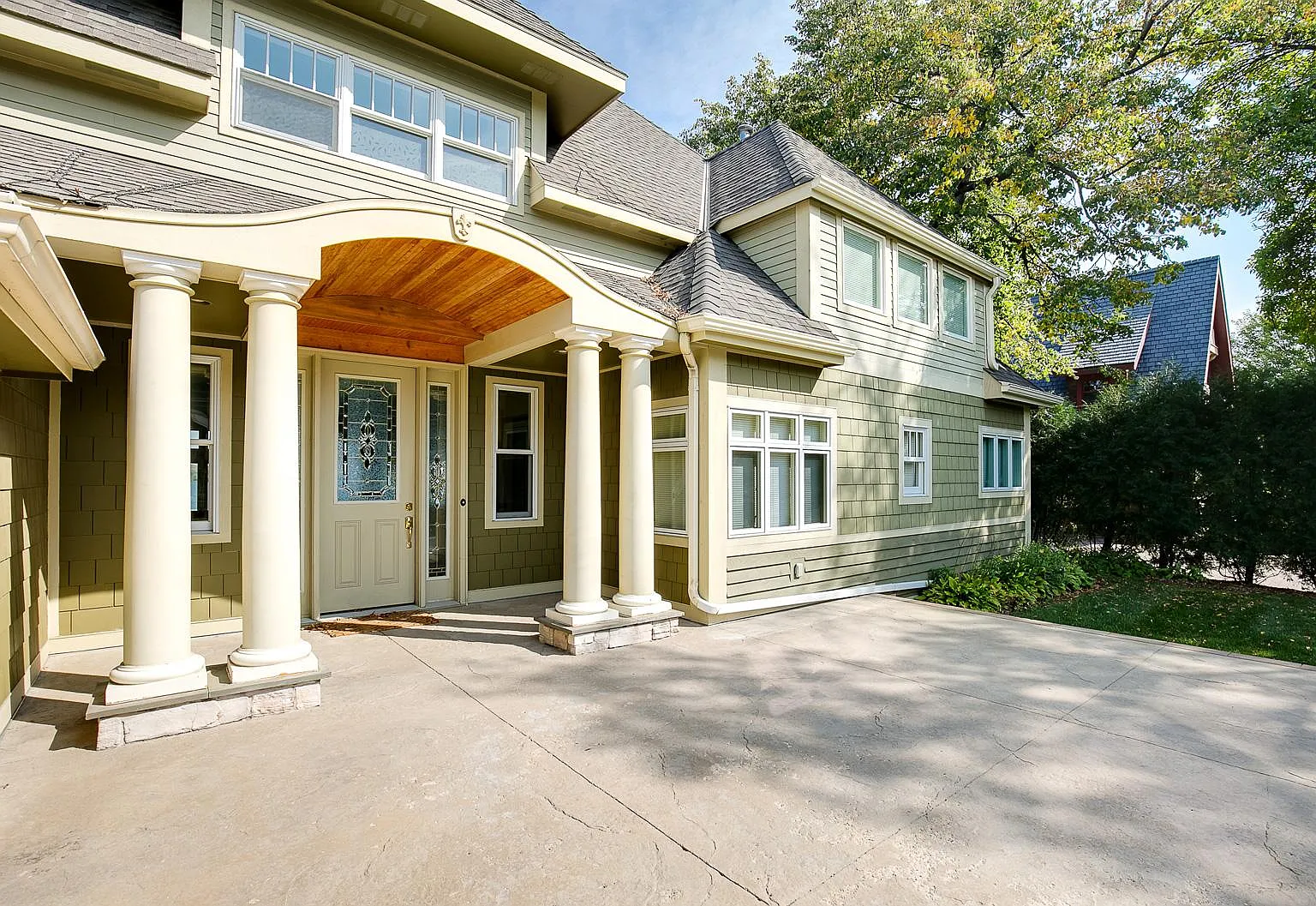 5 bed, 3090 sqft, $7,500 — Photo 2